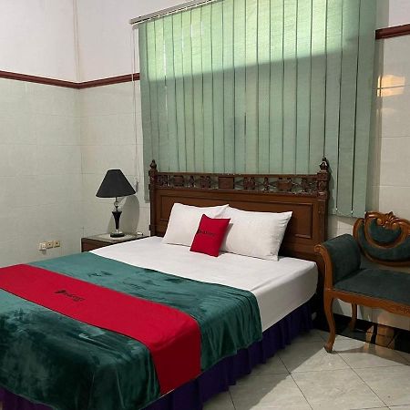 Reddoorz Syariah @ Karang Pilang Hotel Karangpilang Exterior foto