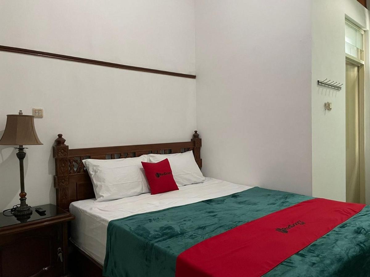 Reddoorz Syariah @ Karang Pilang Hotel Karangpilang Exterior foto