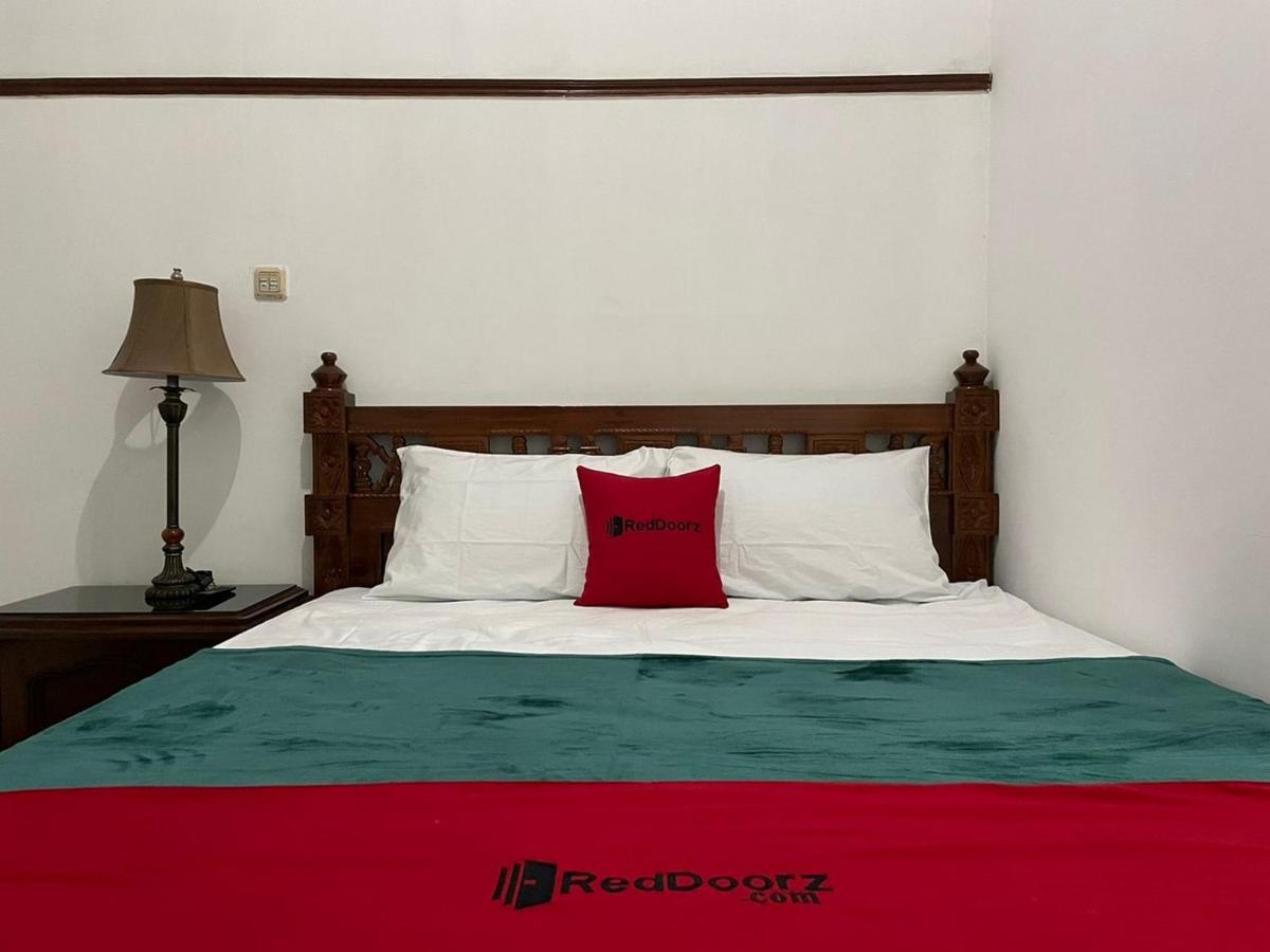 Reddoorz Syariah @ Karang Pilang Hotel Karangpilang Exterior foto