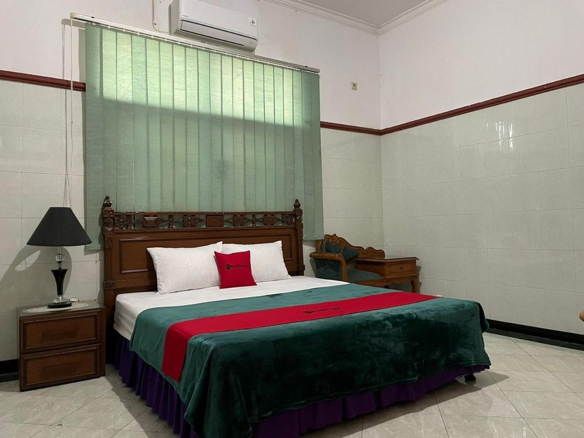 Reddoorz Syariah @ Karang Pilang Hotel Karangpilang Exterior foto