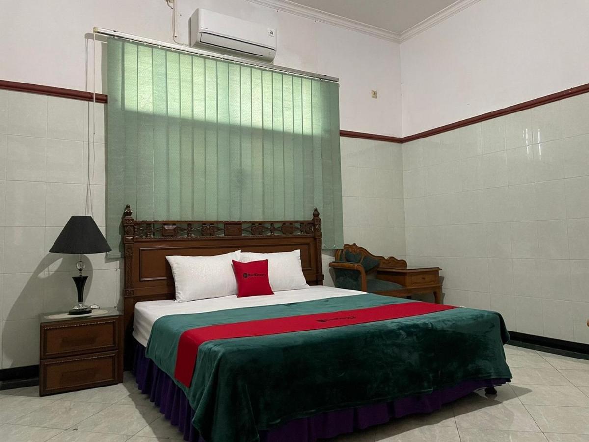 Reddoorz Syariah @ Karang Pilang Hotel Karangpilang Exterior foto