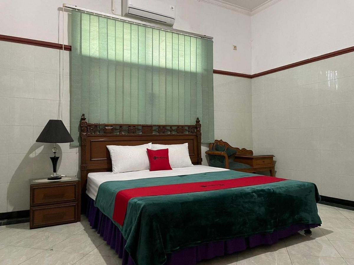 Reddoorz Syariah @ Karang Pilang Hotel Karangpilang Exterior foto