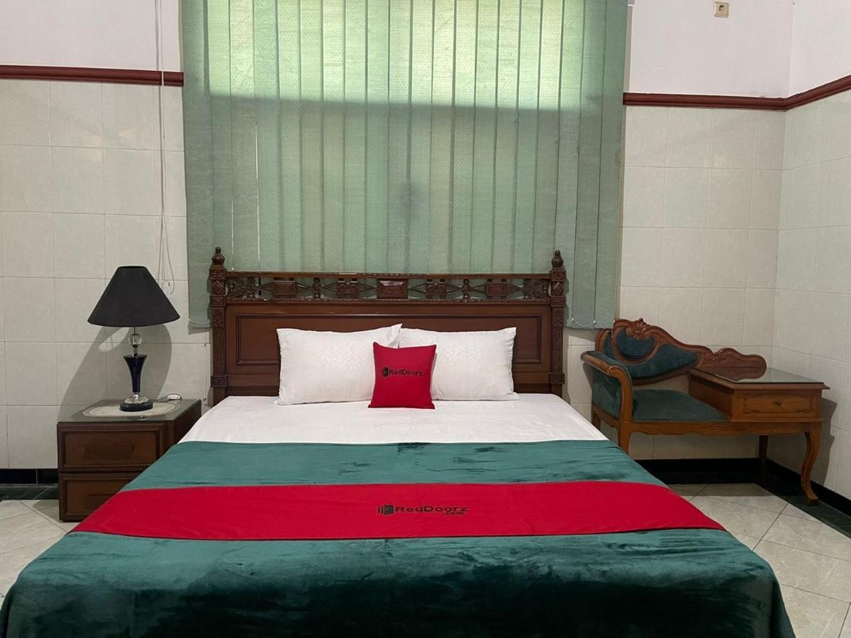 Reddoorz Syariah @ Karang Pilang Hotel Karangpilang Exterior foto