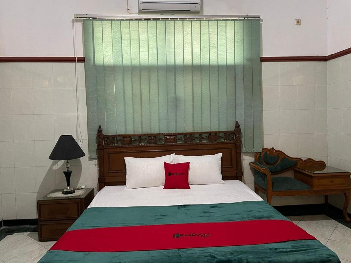 Reddoorz Syariah @ Karang Pilang Hotel Karangpilang Exterior foto