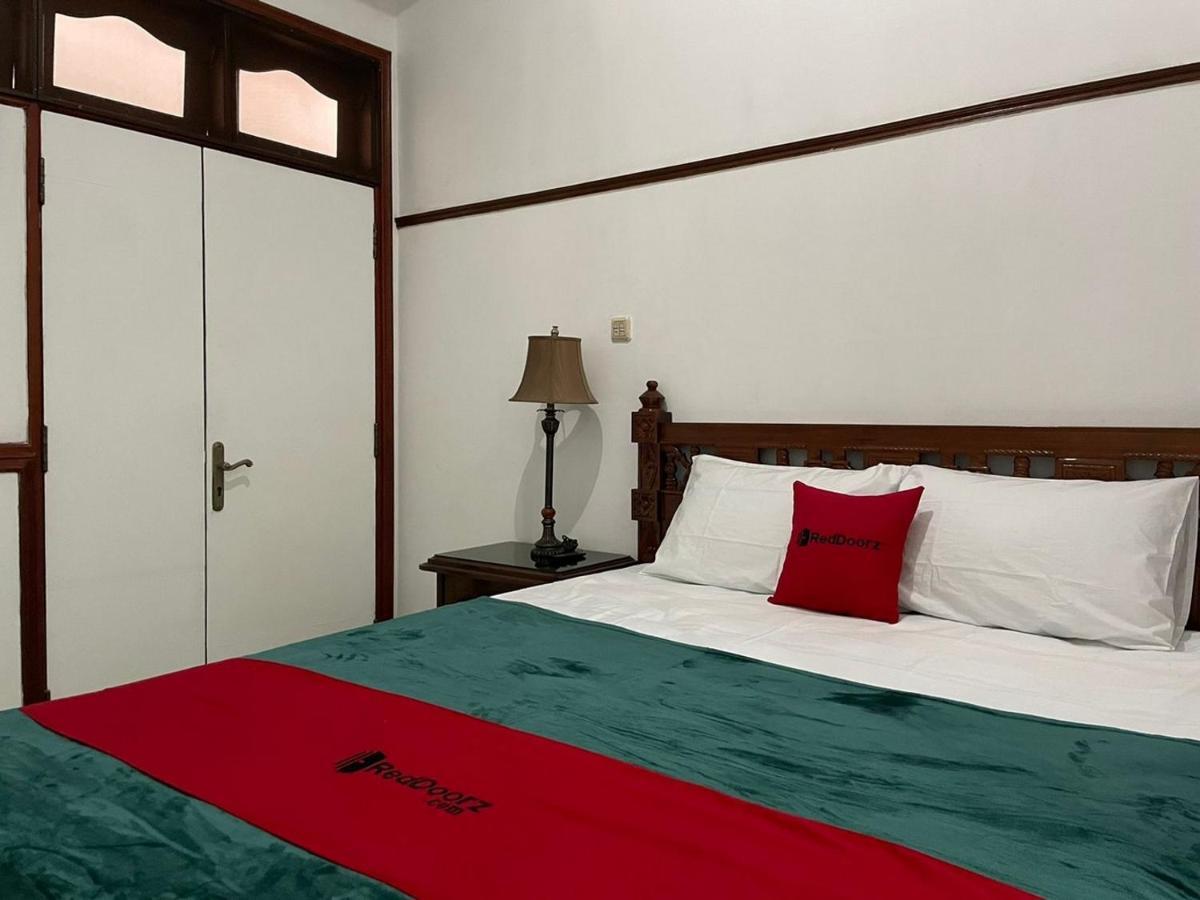 Reddoorz Syariah @ Karang Pilang Hotel Karangpilang Exterior foto